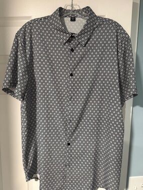 Men's Geometric Short Sleeve Button-Down Shirt - Black & White